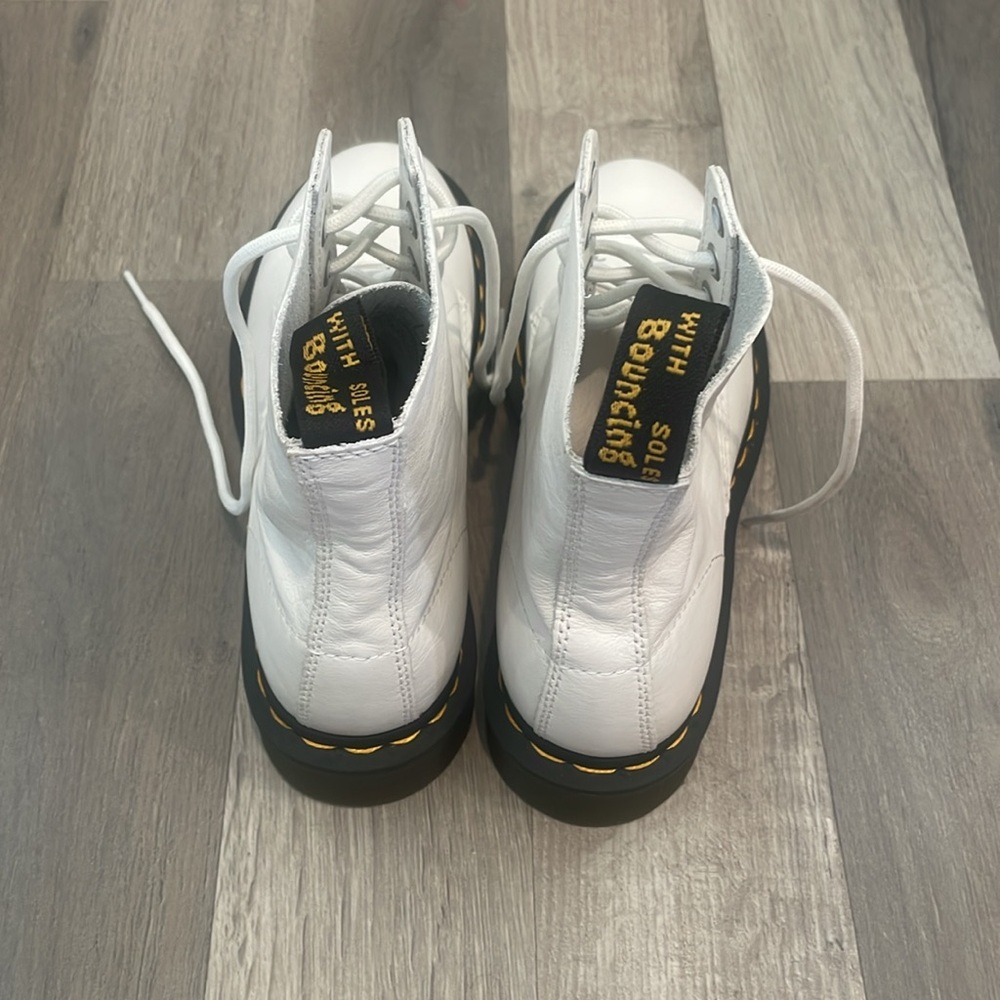 Dr. Martens 1460 WOMEN'S VIRGINIA LEATHER BOOTS - Picture 9 of 14